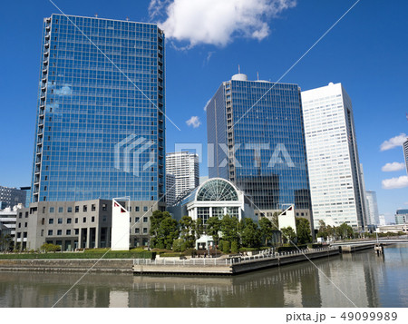 芝浦の運河と高層ビル 49099989