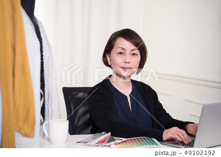 ビジネスウーマン ビジネスウーマン 49102192