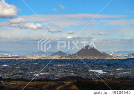 写真素材:飯野山、丸亀、讃岐平野 写真素材:飯野山、丸亀、讃岐平野 49104640