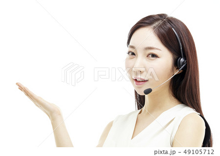 ビジネスウーマン 若い女性 ヘッドセット 49105712
