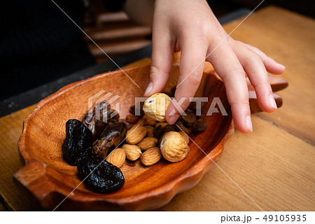 ドライフルーツとナッツ ドライフルーツとナッツ 49105935