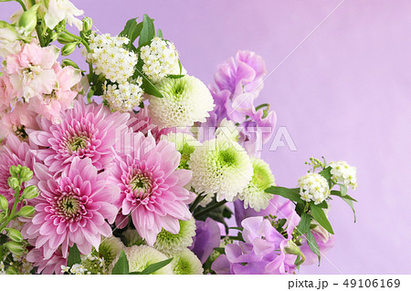 スプレーマムの花束の写真素材
