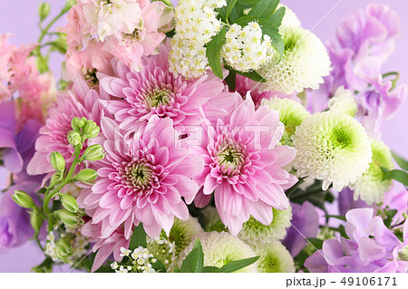 スプレーマムの花束 49106171