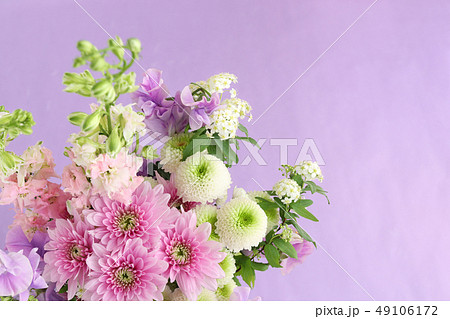 スプレーマムの花束の写真素材