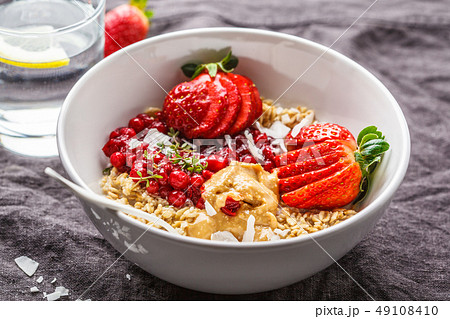 Oatmeal porridge with berries, peanut butter  49108410
