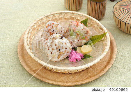 もち麦おむすび 49109666
