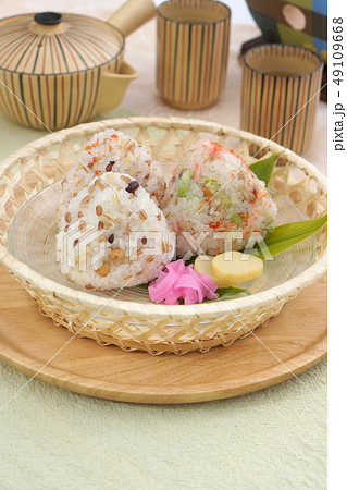 もち麦おむすび 49109668