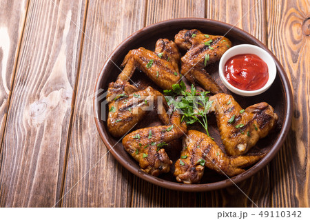 Grilled chicken wings with tomato sauce Grilled chicken wings with tomato sauce 49110342