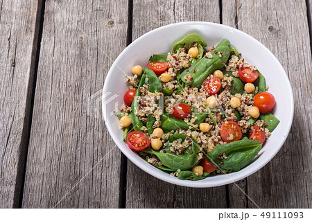 Spinach salad with quinoa , tomatoes and chickpea Spinach salad with quinoa , tomatoes and chickpea 49111093