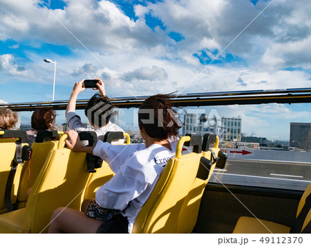 屋根なしバスでの東京観光 49112370