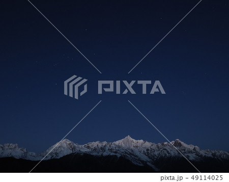 中国雲南省・徳欽 早朝の梅里雪山と星空/ stars and Mt. Meili at dawn 中国雲南省・徳欽 早朝の梅里雪山と星空/ stars and Mt. Meili at dawn 49114025