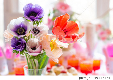 Vase of spring flowers 49117174