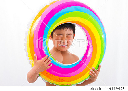 男の子　浮き輪　水着　夏イメージ 49119493