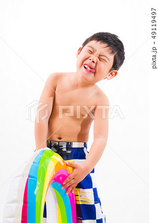 男の子　浮き輪　水着　夏イメージ 49119497