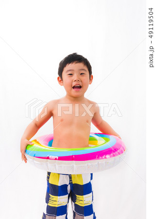 男の子 浮き輪 水着 夏イメージ 男の子 浮き輪 水着 夏イメージ 49119504