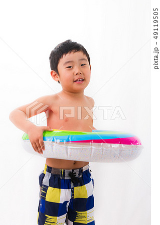 男の子 浮き輪 水着 夏イメージ 男の子 浮き輪 水着 夏イメージ 49119505