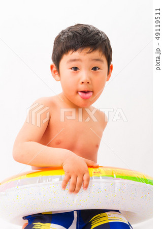 男の子 浮き輪 水着 夏イメージ 男の子 浮き輪 水着 夏イメージ 49119511