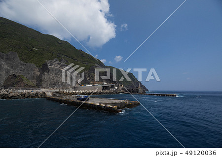 《東京都 伊豆諸島 青ヶ島》 あおがしま丸からの青ヶ島と三宝港 《東京都 伊豆諸島 青ヶ島》 あおがしま丸からの青ヶ島と三宝港 49120036
