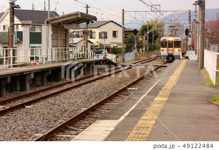 御殿場線上大井駅に入線する上り電車(3) 49122484
