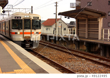 御殿場線上大井駅に入線する下り電車 御殿場線上大井駅に入線する下り電車 49122495
