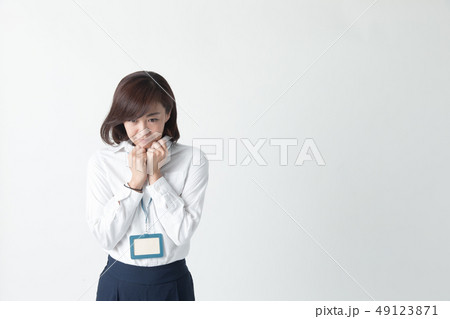 OL・ミドル女性(白バック) 49123871