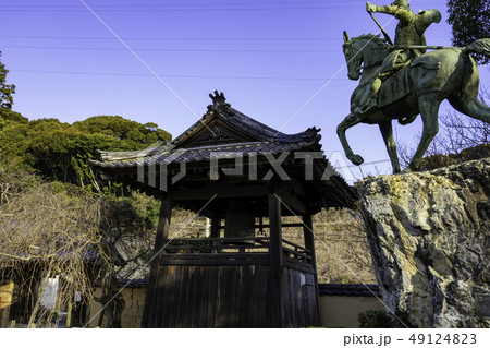 山口　下関市長府　功山寺　鐘楼　高杉晋作挙兵像 49124823