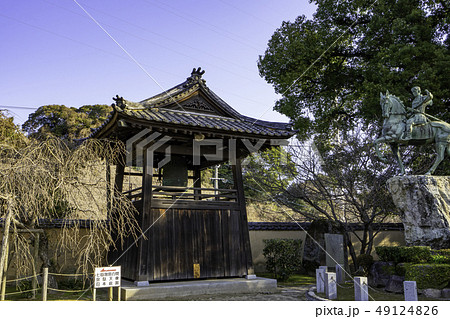 山口　下関市長府　功山寺　鐘楼　高杉晋作挙兵像 49124826