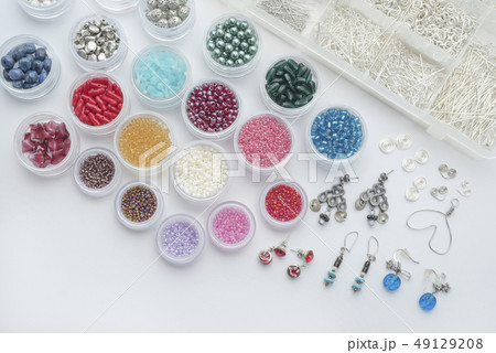ビーズアクセサリーと材料 49129208