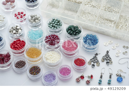 ビーズアクセサリーと材料 49129209