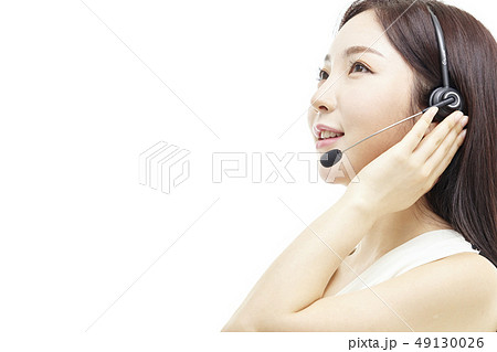 テレマーケティング ビジネスウーマン 若い女性 49130026