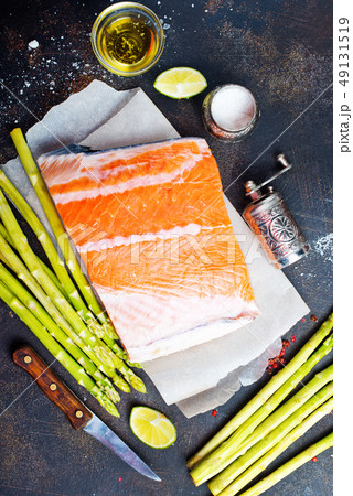 raw salmon 49131519