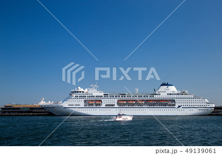 客船コロンバス　横浜港 49139061
