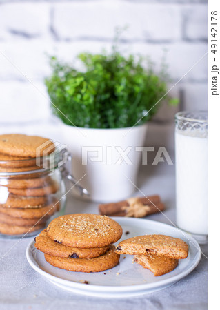 Oatmeal cookies with raisins. Homemade baking. 49142178