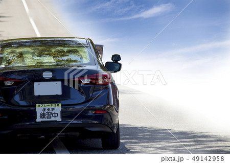 自動車教習所イメージ＿路上練習中 49142958