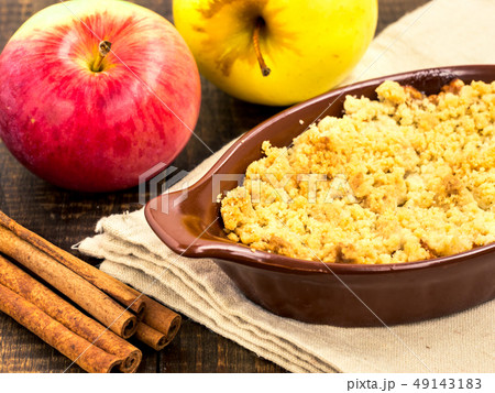 Homemade apple cramble cake 49143183