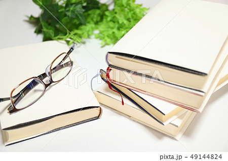 眼鏡と本 眼鏡と本 49144824