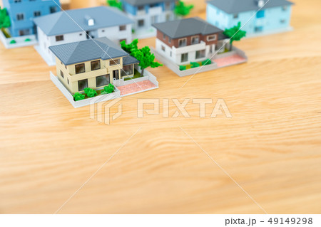 家  住宅ローン  不動産イメージ　ミニチュア　模型　家 49149298