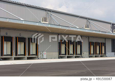 冷凍倉庫のドックシェルター (倉庫・配送センターとトラックの隙間を塞ぐ装置) 冷凍倉庫のドックシェルター (倉庫・配送センターとトラックの隙間を塞ぐ装置) 49150087