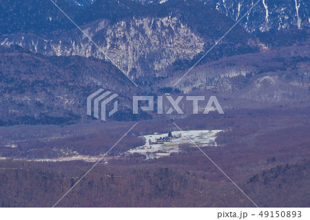 日光 半月山展望所から残雪の北側の眺望（戦場ヶ原方面） 49150893