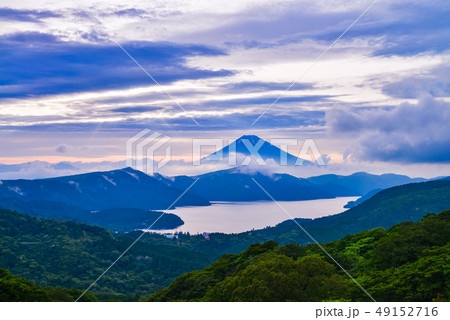 《神奈川県》箱根から、梅雨の晴れ間の富士山 《神奈川県》箱根から、梅雨の晴れ間の富士山 49152716