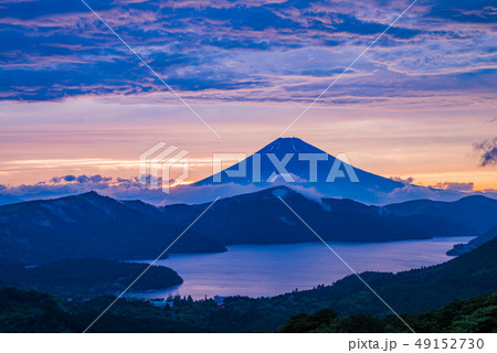 《神奈川県》箱根から、梅雨の晴れ間の富士山 49152730