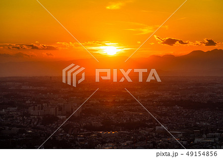 《神奈川県》横浜市・住宅街の夕景 《神奈川県》横浜市・住宅街の夕景 49154856