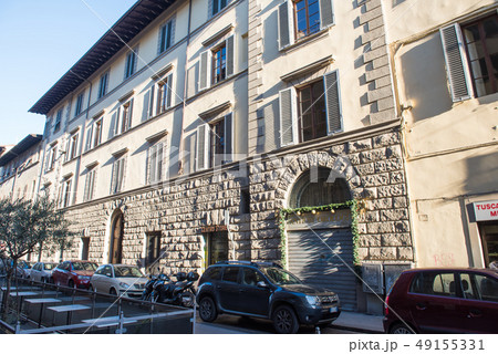イタリア　フィレンツェの街並み　壁　窓 49155331