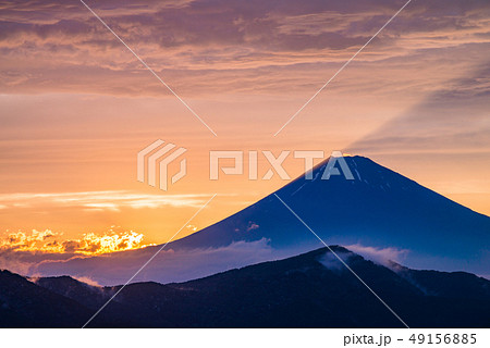 《神奈川県》箱根から、梅雨の晴れ間の富士山 夕景 《神奈川県》箱根から、梅雨の晴れ間の富士山 夕景 49156885