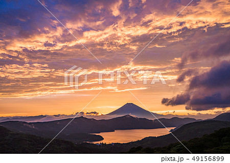 《神奈川県》箱根から、梅雨の晴れ間の富士山 夕景 《神奈川県》箱根から、梅雨の晴れ間の富士山 夕景 49156899