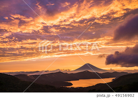 《神奈川県》箱根から、梅雨の晴れ間の富士山 夕景 《神奈川県》箱根から、梅雨の晴れ間の富士山 夕景 49156902