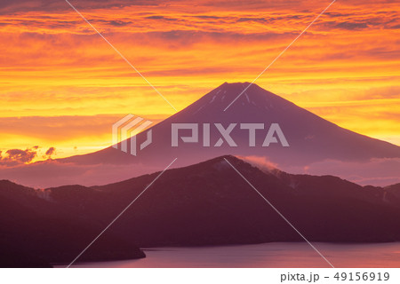 《神奈川県》箱根から、梅雨の晴れ間の富士山 夕景 《神奈川県》箱根から、梅雨の晴れ間の富士山 夕景 49156919
