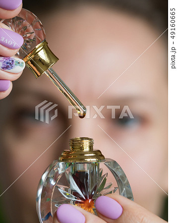 A drop of perfume on a glass stick. 49160665