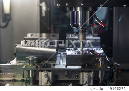The operation of CNC machining center . The operation of CNC machining center . 49166272