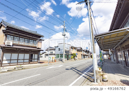 新潟市南区(旧白根) の妻入りと平入の混在する町屋と雁木の街並み 新潟市南区(旧白根) の妻入りと平入の混在する町屋と雁木の街並み 49166762
